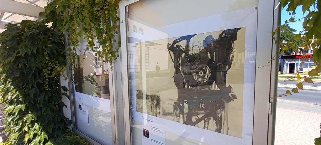 wystawa fotografii krzysztofa kowalskiego ewy j. slusznik i piotra licznerskiego. w programie takze pokaz filmu czarna skrzynka 13